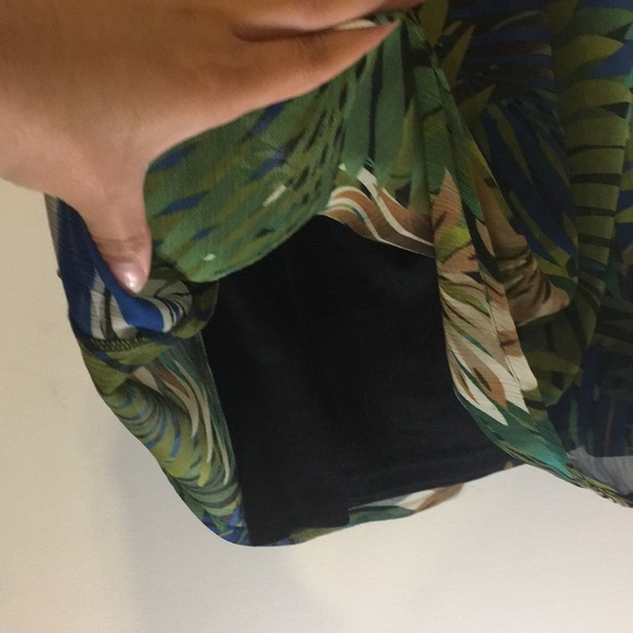 Spense Floral/Leaf Patterned Top - Picture 8 of 11